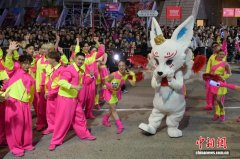 LABUBU、MOLLY亮相香港“新春国际汇演之夜”