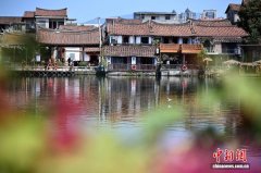 福建莆田：白塘湖畔引游人